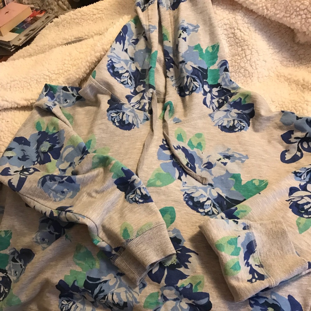 GAP HOODIE- semi cropped